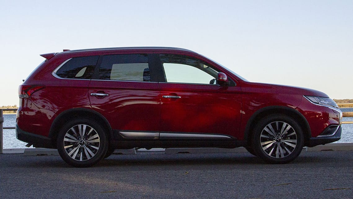 2019 outlander phev review hot sale